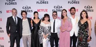 Paulina de la mora lanza una amenaza de muerte en la primera promo de la t2 de 'la casa de las flores'. La Revolucion De Paulina