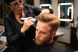 La preuve avec ce focus sur les grandes tendances de coiffure homme pour la belle saison 2021, inspiré par les collections des principaux coiffeurs français et les réseaux sociaux ! Coupes Tendances Hommes 2021 A Lyon Salon De Coiffure Homme Femme A Lyon 2 Coiffure Des Arts