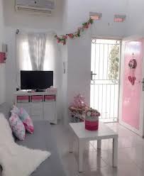 Orang juga bisa melihat keindahan rumah pedesaan yang dirancang dengan cara yang sederhana. Lingkar Warna 14 Inspirasi Desain Rumah Kecil 2 Lantai Dengan Kombinasi Warna Pink