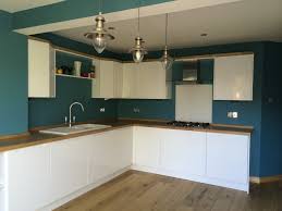 £350 ad posted 6 days ago This Lovely Kitchen Has High Gloss White Handless Doors With Solid Oak Worktops All The Base White Kitchen Interior Design White Kitchen Interior Wood Kitchen