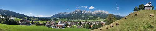 Ellmau enchants you with its tyrolean charm and an impressive mountain panorama at the foot of the wilder kaiser mountain range. Datei Ad2008aug24 Ellmau Panorama Jpg Wikipedia