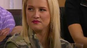Hvad de ikke ved, er at deres ekskæreste når som helst kan dukke op af vandet og vende det hele på hovedet. Ex On The Beach 2019 Deltagarna Forklarar Triangeldramat