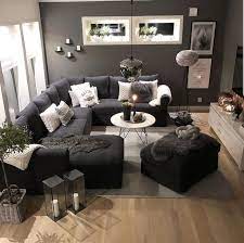 L Image Contient Peut Etre 1 Personne Salon Table Et Interieur Lili Contient Interieur Lili Limage Wohnzimmer Einrichten Wohnung Wohnzimmer Wohnung