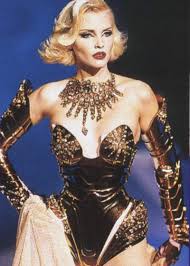 Discussion in 'femmes' started by pennyfei, mar 8, 2004. Runway Shows Of The 1990s Nadja Auermann Thierry Mugler F W 1995