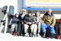 1 direct na het afronden van de havo in eindhoven begon hij zijn carrière bij de amsterdamse politie. Reni Van Maren