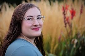 Lynn Shrum's Instagram, Twitter & Facebook