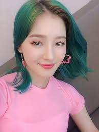 K Pop Star Yeonwoo Swears This Skin Care Technique Stops Blackheads From Forming Nancy Momoland Beauty Girl Beauty