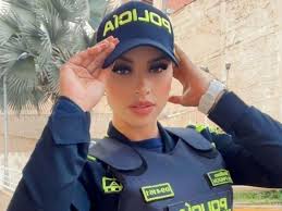 Female police officer from Colombia goes viral