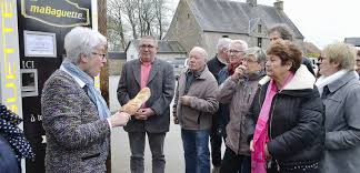 Saint Michel Des Loups Manche Apres Un Premier Echec Le Distributeur De Pain Fait Son Retour