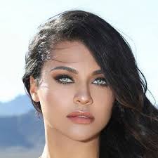 Amy Rosado's Instagram, Twitter & Facebook