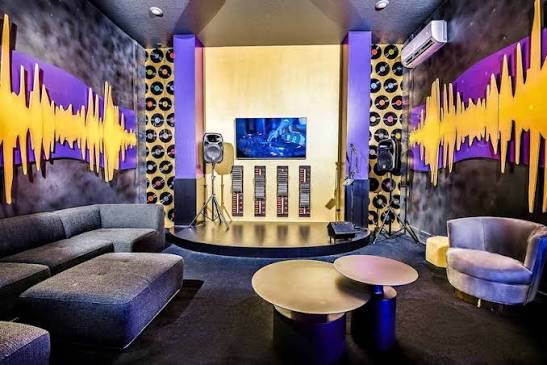 Premium Home w/ Karaoke RM, Football Theme BR, Arcade, Theater, Gym, Near Disney - Davenport | Bookabach