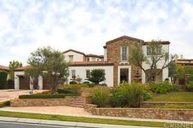 Kylie jenner house, her main house that is, is in hidden hills, california. Kardashian Home Pictures Celebrity Real Estate Kardashian Jenner Homes Glamour