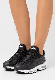 It was the layered upper and its gradient effect, however, that made the sneaker so appealing. Nike Sportswear Air Max 95 Sneaker Low Black White Schwarz Zalando De