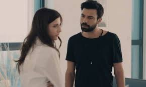 Ωστόσο ο γιατρός τον καθησυχάζει και του. 8 Le3eis Epeisodia Ti 8a Doyme Shmera Paraskeyh 3 4 Pagenews Gr
