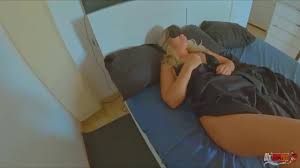 La madrastra no sabía que le estaba pidiendo a su hijastro que la follara y  se metiera en la boca para que tragara - XNXX.COM