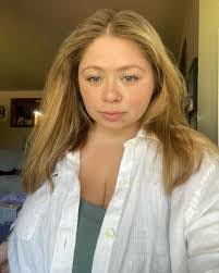 Veronica Peterson's Instagram, Twitter & Facebook