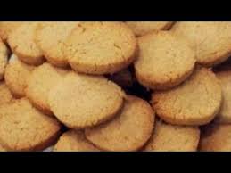 طريقة عمل بسكوت الجنزبيل والكوكيزمع عالم ايمى ويومياتها Youtube Food Desserts Cookies