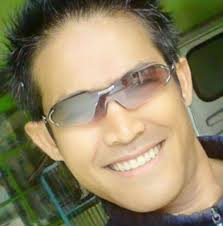 CASEY STONER BERDAMAI DENGAN VALENTINO ROSSI: WAKTU MENYEMBUHKAN LUKA❗ TAPI  TIDAK BERLAKU UNTUK MARQUEZ❓ Stoner dan Rossi saling berpelukan hangat dan  berbicara di grid start, tepat di depan televisi yang mengabadikan momen