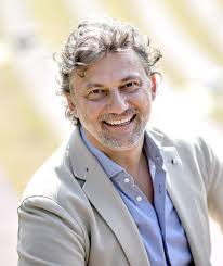 Open studio special ambience with friends serenading us..