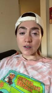 Exploring the Origins of the Bee's Knees: Etymology Revealed