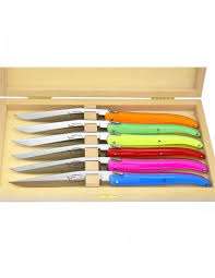 Notre boutique de vente en ligne de couteaux laguiole vous propose des cadeaux en coutellerie de table de haute qualit�, couteaux thiers, laguiole, fabriqu�. Coffret De Couteaux De Table Laguiole Plein Manche En Acrylique Fluo Longueur Du Manche 12 Cm Mitres Plein Manche Lame Inox Conditionnement Boite De 6 Galbe Du Manche Et Finition Manche Fin