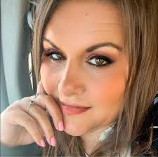 Leila Burt's Instagram, Twitter & Facebook