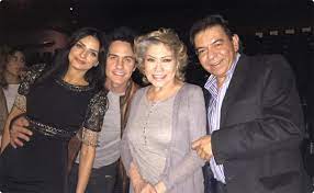 With gus rodríguez, eugenio is the star, writer. El Padrastro De Aislinn Derbez Explica Como Es Su Relacion Con La Actriz Clase