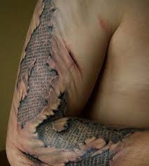 Para wanita akan terlihat lebih seksi saat mereka menggunakan atasan dengan kerah yang rendah. Gambar2 Tato Yang Akan Membuat Anda Terpana Ngonoo