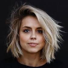 Coiffure pour visage rond, valorisez vos proportions avec la bonne coupe. Carre Plongeant Ideal Pour Un Visage Rond Pensees De Ronde