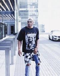 Il est drafté en quatrième position en 2008 et passe 11 saisons avec le thunder d'oklahoma city avant de rejoindre, en 2019, les rockets de houston et james harden, un ancien coéquipier à oklahoma city. 22 Russell Westbrook Style Ideas Russell Westbrook Fashion Nba Fashion Westbrook Fashion