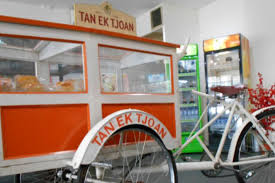 Dibangun pada 1921, bisnis keluarga tak ek tjoan memiliki. Tan Ek Tjoan Roti Legendaris Nyaris Termakan Zaman Money Id