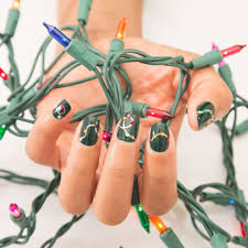 Mais cela demande quelques bonnes habitudes à prendre dès maintenant mais cela demande quelques bonnes habitudes à prendre dès maintenant pour que les ongles soient parfaits le jour de la fête. 16 Manucures De Noel Faciles Et Originales Idees Nail Art Fetes