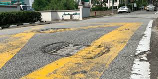 2.dan lokasiamatilah gambar berikut ini!a.sumber: Kerana Lubang Di Jalan Kita Banyak Membazir Gohed Gostan