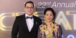 Selain pemeran utama, salah satu yang menarik perhatian di tersanjung adalah karakter putra lulu tobing dan ari wibowo. Lulu Tobing Dan Ari Wibowo Pose Bersama Di Red Carpet Panasonic Gobel Awards Kapanlagi Com