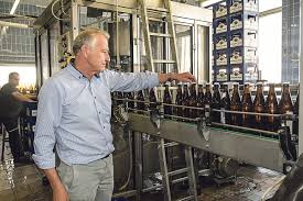 Bier Aus Der Flasche Halt Brauer Uber Wasser N Land