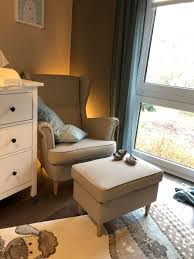 Im Kinderzimmer Haben Wir Einen Ohrensessel Von Ikea Zur Entspannung Fur Mama Stehen Sessel Kinderzimmer Ikea Babyzimmer Zimmer