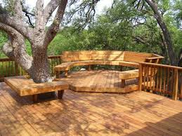 Holz Sitzbank Im Garten Terrasse Balkon Rund Form Holzzaun Baum Integriert Jpg 800 600 Hinterhof Terrasse Holzdecke Hinterhof Designs