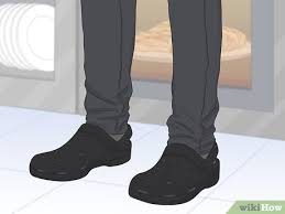 How should crocs fit you. 3 Ways To Wear Crocs Wikihow