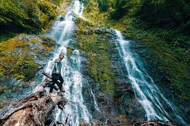 Air terjun tertinggi yang berada di daerah cipanas tersebut menghadirkan tempat wisata menarik dengan dihiasi pemandangan paling indah. Nelson Michael Insanely Beautiful Langanan Waterfall Facebook