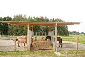 Resultat De Recherche D Images Pour Aktivstall Fantastic Can Do Two Paddocks To Keep Separate Abri Chevaux Ratelier Foin Chevaux Etables A Chevaux