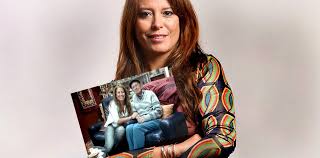 Escribe Viviana Rivero: "No mires alrededor, sigue adelante", el grito de  una madre a su nene en un bombardeo