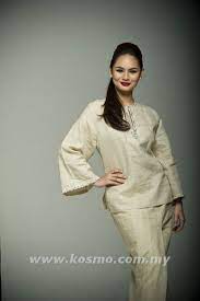 Di bahagian leher pula, dibuat bentuk potongan bujur sireh. Kurung Kedah Traditional Fashion Baju Kurung Lace Traditional Outfits