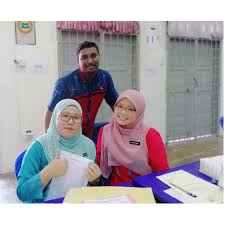 Bantal leher travel yang bisa anda gunakan ketika sedang dalam perjalanan. Cikgu Norazimah