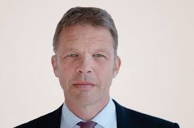 Welche rollen haben aysel osmanoglu und dirk kannacher in zukunft? Vorstand Deutsche Bank