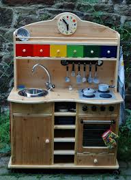 Wenn dir „kinder holz küche gefällt, gefallen dir vielleicht auch diese ideen. Recycling Kinderkuche Kinderkuche Selber Bauen Kinder Spiel Kuche Kinderkuche