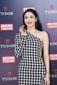 Lee da hee is completely upset. Lee Da Hee Rocks The Houndstooth Trend At The Tudor Event Instagram Outfits Fashion Pop Fashion