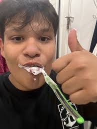 Ella Toombs's Instagram, Twitter & Facebook