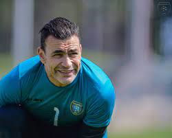 يحتفل حارس مرمى المنتخب المصري الأسبق عصام الحضري بخطوبة ابنته شدوى في فندق رويال مكسيم. Ø±ØºÙ… Ø§Ù„Ø¥Ù…ÙƒØ§Ù†ÙŠØ§Øª Ø§Ù„Ø£ÙˆØ±ÙˆØ¨ÙŠØ© Ø§Ù„Ø­Ø¶Ø±ÙŠ ÙŠÙƒØ´Ù Ø³Ø¨Ø¨ Ø±ÙØ¶Ù‡ Ø¹Ø±Ø¶ Ø²Ø¯ ÙƒÙˆØ±Ø©Ù¡Ù¡
