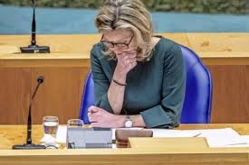 Geert wilders, de leider van de extreemrechtse pvv, vindt dat rutte moet opstappen. Woxifwokd Ct8m