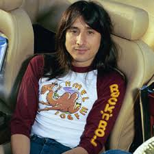Nash, eine psychologin, die sich einer krebsbehandlung unterzog, bemerkte sein lächeln und er fragte seine freundin, ob sie die beiden miteinander verbinden könne. Who Is Steve Perry Dating Steve Perry Girlfriend Wife